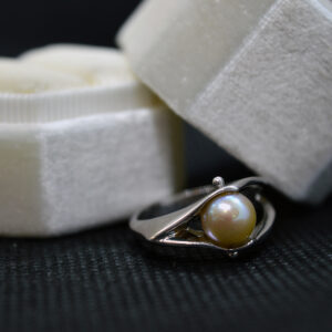 Pearl Mirror